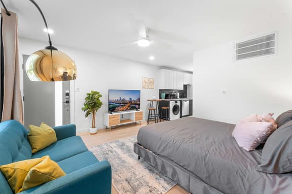 Prime SoCo cozy studio w/ laundryWiFi, 7 Min to DT - Image 1