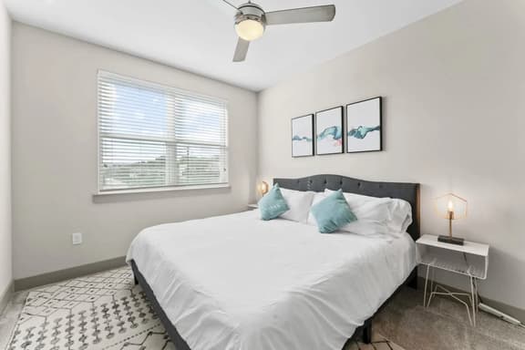 Chic 1BR king suite close to Downtown w/ fast WiFi - Image 1