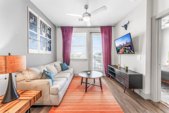 Modern 1BR luxe suite close to DT w/ fast WiFi - Image 1