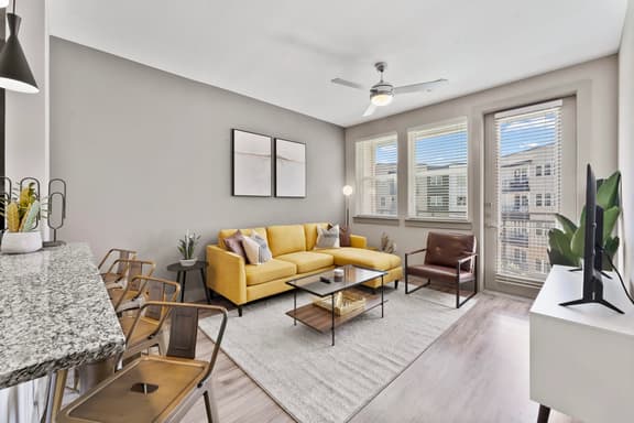Elegant 1BR king suite close to DT w/ fast WiFi - Image 1