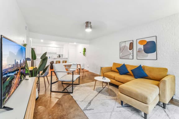 Prime SoCo comfy 2BR king suite w/ pool, parking - Image 1