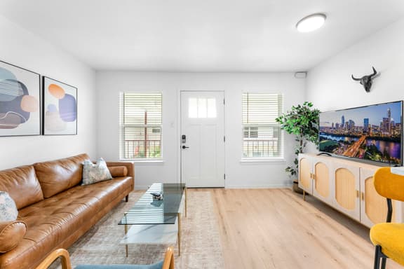 Central Chic 1BR close to UT, Moody Center, & DT - Image 1