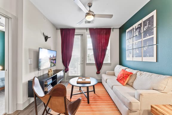 Comfy 1BR luxe suite close to Downtown w/ fast WiFi - Image 1