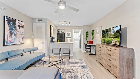 Efficiency studio close to Downtown and Domain - Image 1
