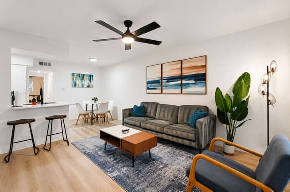 Ideal 2BR king suite close to UT, Moody Center - Image 1