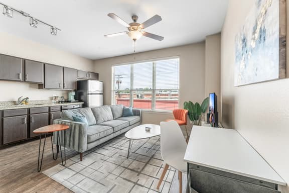 Chic SoCo 1BR King Suite w/ GymPickleballLaundry - Image 1