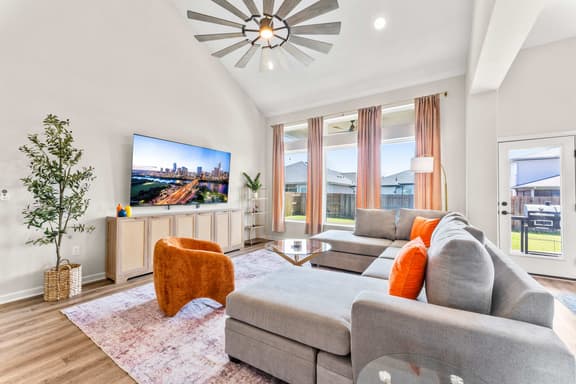 Close to CotA & Downtown | Cozy & Luxe | 4BR - Image 1