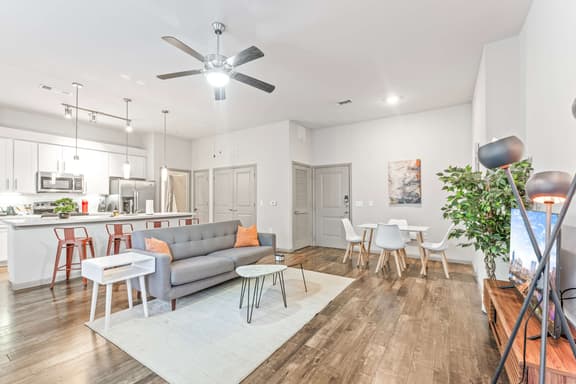Homey 2BR suite close to Downtown w/ fast WiFi - Image 1