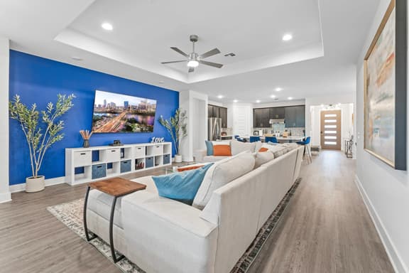 Close to CotA & Downtown | Spacious & Luxe | 4BR - Image 1