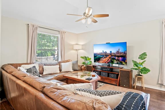 Close to Kalahari | King Beds | Fast WiFi | 3BR - Image 1