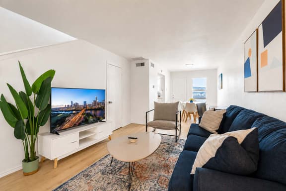 Central Chic 2BR close to UT, Moody Center, & DT - Image 1
