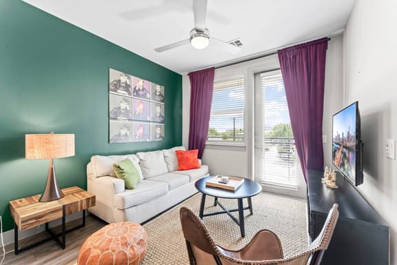 Luxe 1BR luxe suite close to Downtown w/ fast WiFi - Image 1