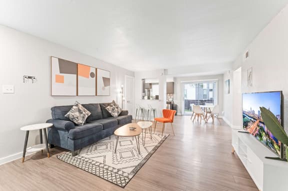 Spacious and Fun King Bed 2BR, 5 Min to DT w/ pool - Image 1