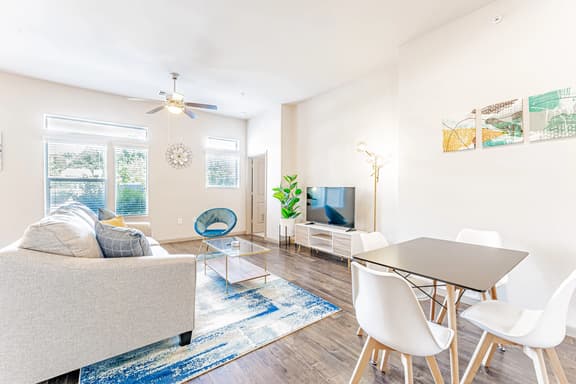 Comfy 2BR king suite, fast WiFi, 8 min to Downtown - Image 1