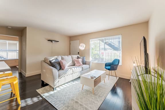 Peaceful 2BR king beds suite next to DT w/ pool - Image 1